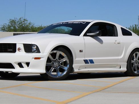 Used 2005 Ford Mustang GT RWD image 2
