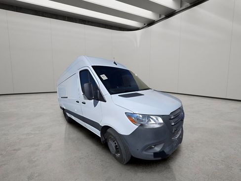 Used 2022 Mercedes-Benz Sprinter 3500 w/ Parking Package image 6