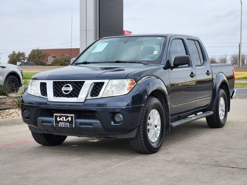 Used 2019 Nissan Frontier SV image 3