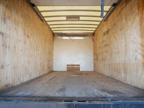 Used 2018 Chevrolet Express 4500 w/ Power Convenience Package image 5