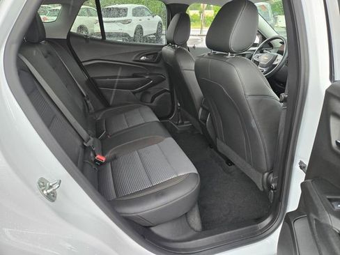 Used 2025 Chevrolet Trax LT w/ LT Convenience Package FWD image 15