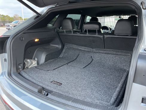 Used 2022 Volkswagen Atlas Cross Sport SE image 9