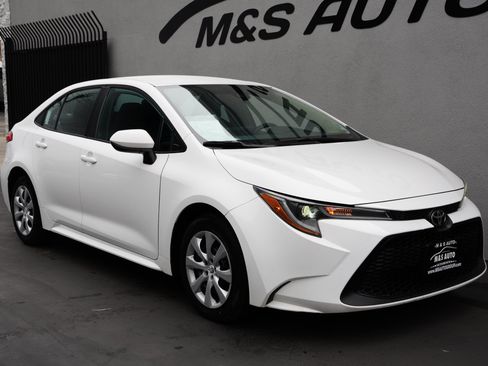 Used 2022 Toyota Corolla LE image 3