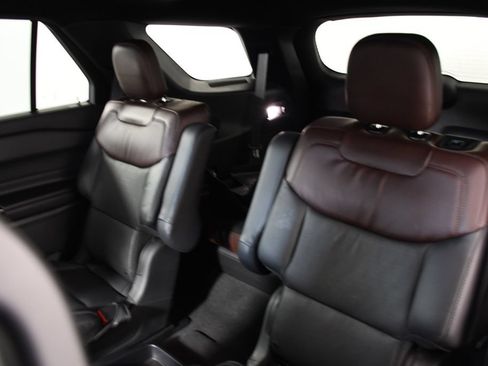 Used 2021 Ford Explorer Platinum w/ Equipment Group 601A AWD/4WD image 28