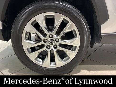 Used 2019 Toyota RAV4 XLE Premium w/ Cold Weather Package AWD/4WD image 12