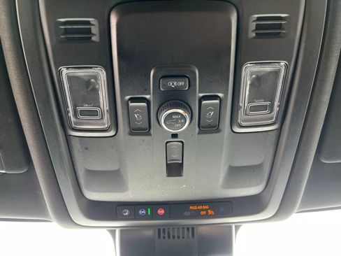 Used 2025 GMC Yukon XL Denali image 30