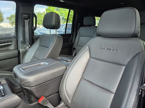 Used 2024 GMC Yukon XL Denali AWD/4WD image 3