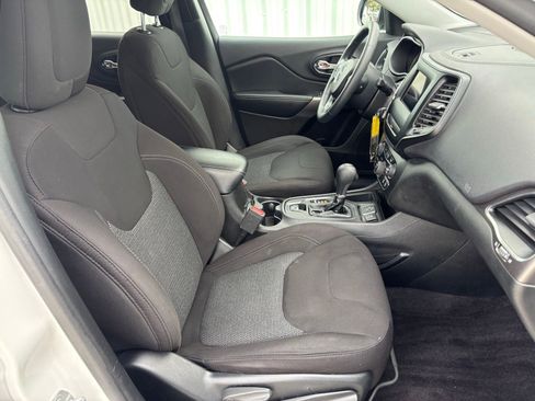 Used 2019 Jeep Cherokee Latitude w/ Popular Appearance Group image 36