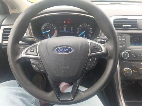Used 2017 Ford Fusion SE FWD image 32