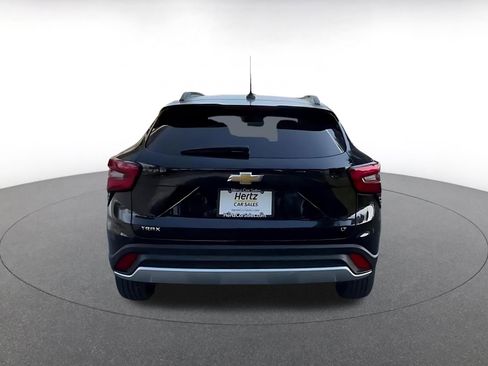 Used 2025 Chevrolet Trax LT image 12