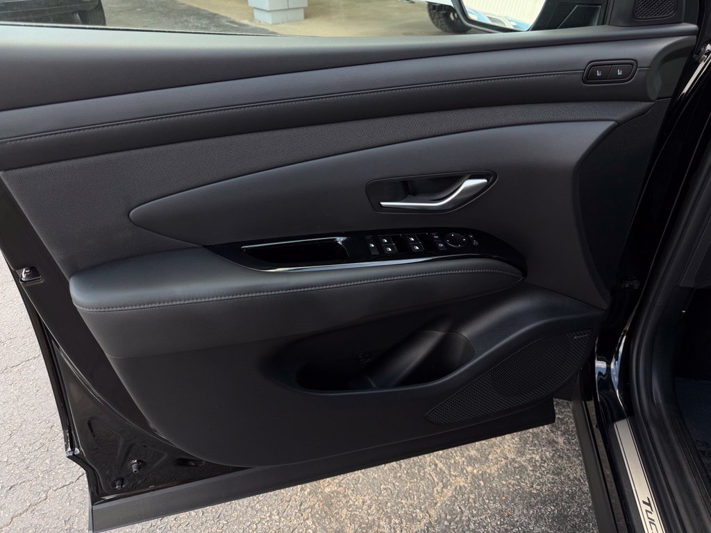 Used 2026 Hyundai Tucson Limited FWD image 13