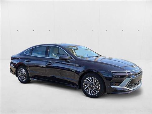 New 2025 Hyundai Sonata Limited image 7