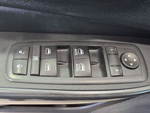 Used 2016 Jeep Cherokee Trailhawk AWD/4WD image 18
