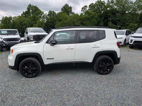 Used 2022 Jeep Renegade Altitude w/ Sun/Sound Group AWD/4WD image 2