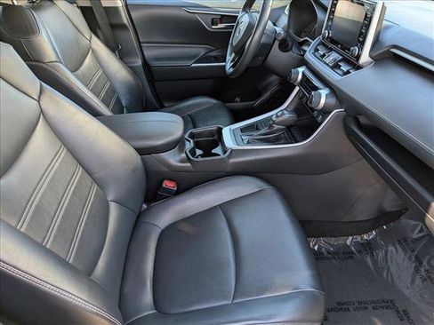 Used 2020 Toyota RAV4 XLE Premium image 21