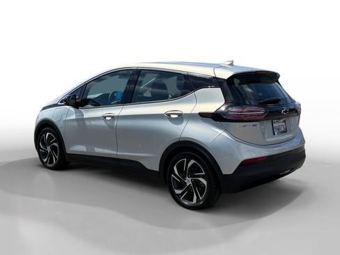 Used 2023 Chevrolet Bolt LT w/ Infotainment Package FWD image 3