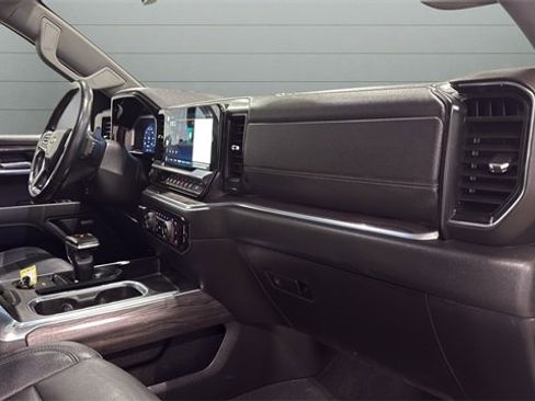 Used 2022 Chevrolet Silverado 1500 LTZ w/ Z71 Off-Road Package image 34