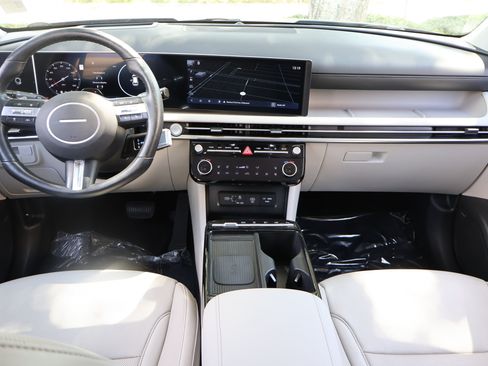 Used 2025 Hyundai Tucson Limited FWD image 18