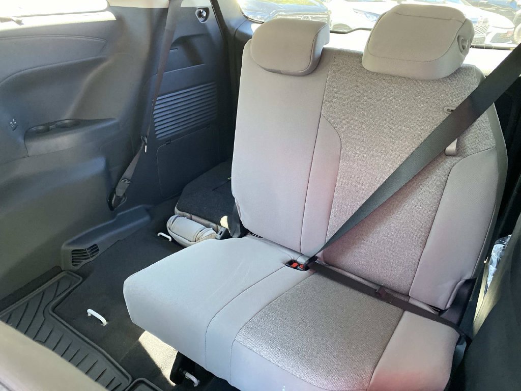 New 2026 Toyota Sienna LE FWD image 11