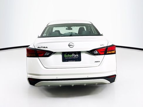 Used 2024 Nissan Altima 2.5 SV AWD/4WD image 7