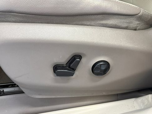 Used 2018 Chrysler Pacifica Touring-L Plus w/ Advanced Safetytec Group FWD image 15
