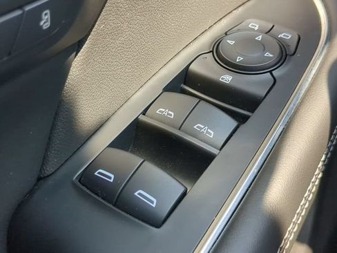 Used 2022 Buick Envision Essence w/ Technology Package II FWD image 22