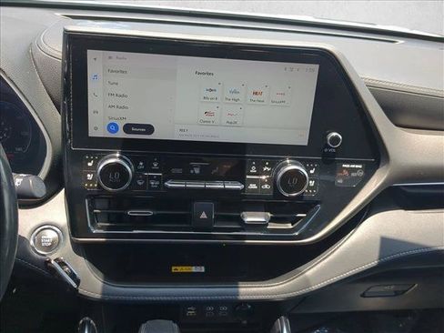 Used 2023 Toyota Highlander Limited FWD image 14