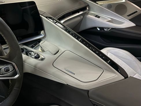 Used 2024 Chevrolet Corvette Stingray Premium Conv w/ Z51 Performance Package image 34