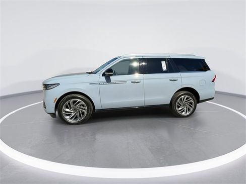New 2025 Lincoln Navigator Reserve image 4