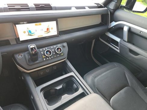 Used 2024 Land Rover Defender 110 X-Dynamic SE AWD/4WD image 13