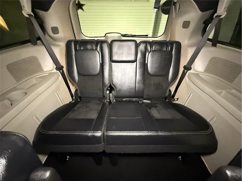 Used 2017 Dodge Grand Caravan SXT image 18