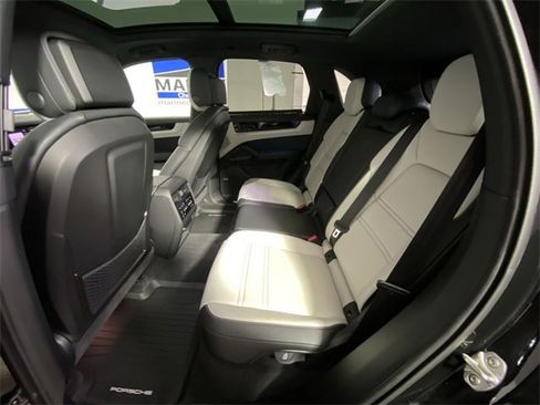 Used 2024 Porsche Cayenne S image 32