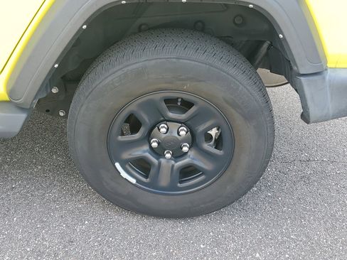 Used 2023 Jeep Wrangler Sport image 39