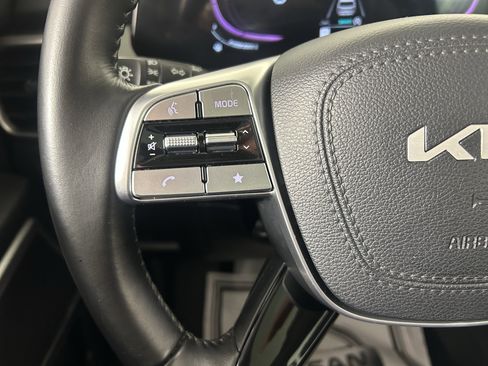 Certified 2025 Kia Telluride S image 16