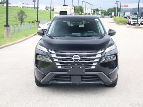 Certified 2025 Nissan Rogue SV FWD image 3