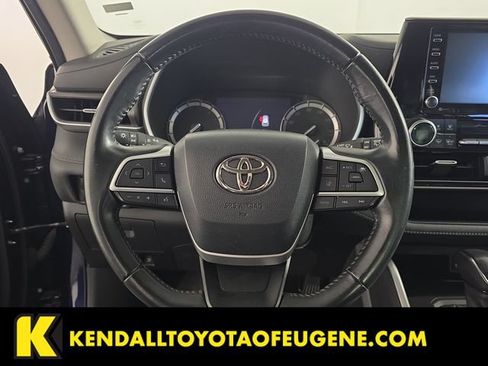 Used 2022 Toyota Highlander XLE AWD/4WD image 12