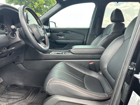 Certified 2025 Honda Pilot TrailSport image 24