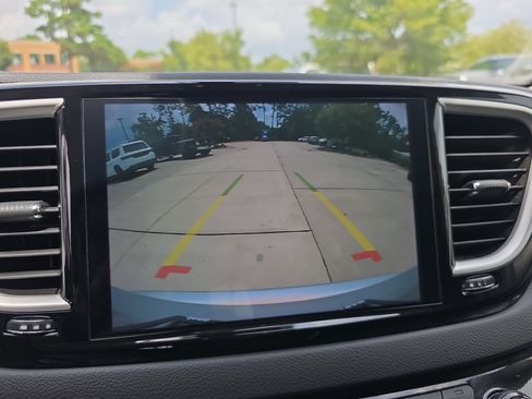 Used 2024 Chrysler Pacifica Touring-L FWD image 23