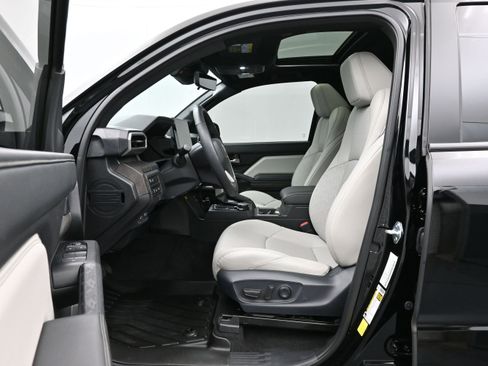 Used 2024 Toyota Tacoma Limited w/ Limited Package (LT) AWD/4WD image 9