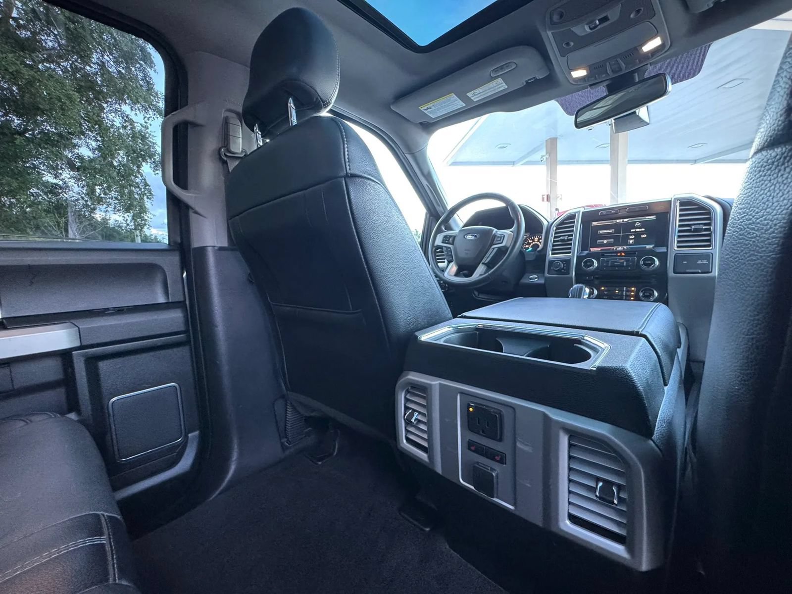 Used 2015 Ford F150 Lariat w/ Equipment Group 502A Luxury AWD/4WD image 26