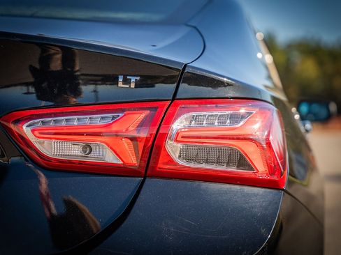 Used 2019 Chevrolet Malibu LT w/ Leather Package image 15