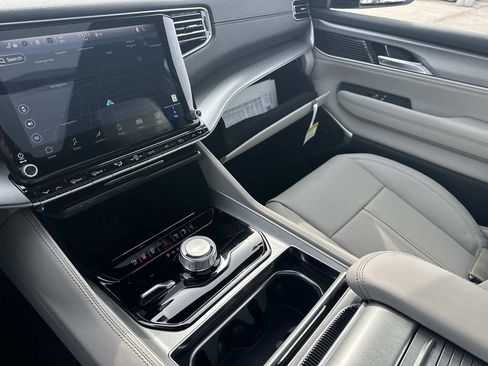 New 2026 Jeep Grand Wagoneer 4WD image 19