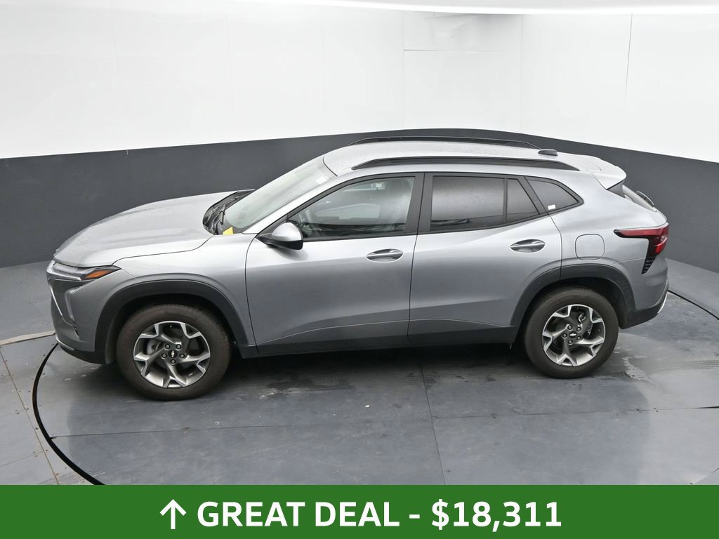 Used 2025 Chevrolet Trax LT FWD image 33