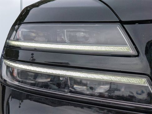 Used 2021 Genesis G80 2.5T image 9