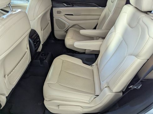 Certified 2022 Jeep Grand Cherokee L Limited w/ Luxury Tech Group II image 16