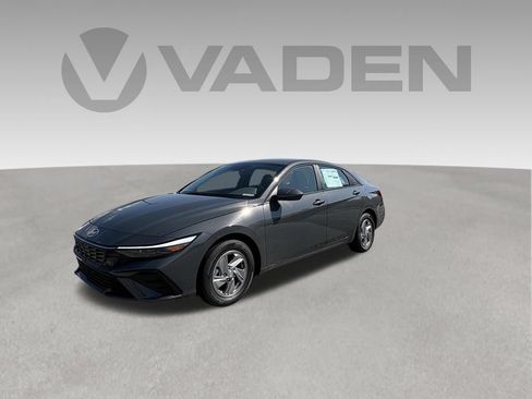 New 2026 Hyundai Elantra SE FWD image 1