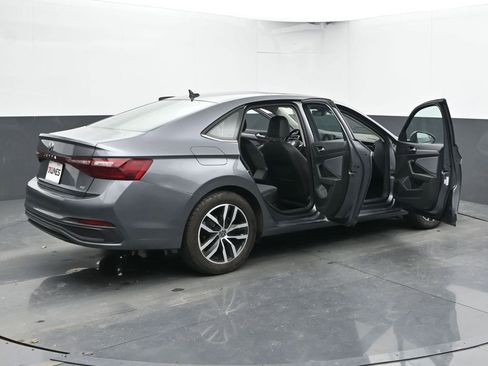 Used 2025 Volkswagen Jetta SE FWD image 52