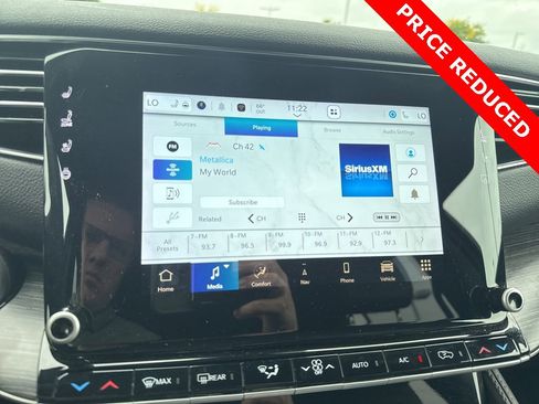 Used 2024 Jeep Wagoneer L Series III w/ Flexible Seating Group image 13