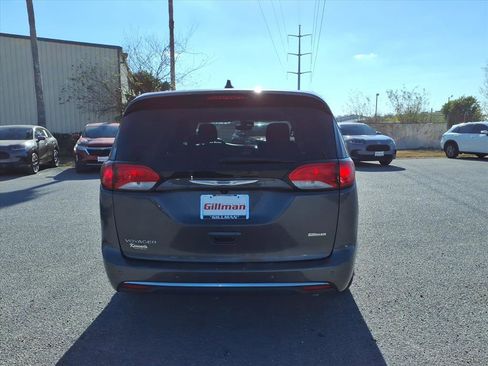 Used 2023 Chrysler Voyager LX image 7
