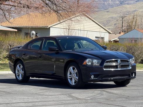 Used 2011 Dodge Charger R/T image 3